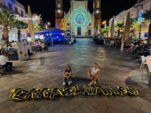Terrasini di sera: la piazza che non dorme mai